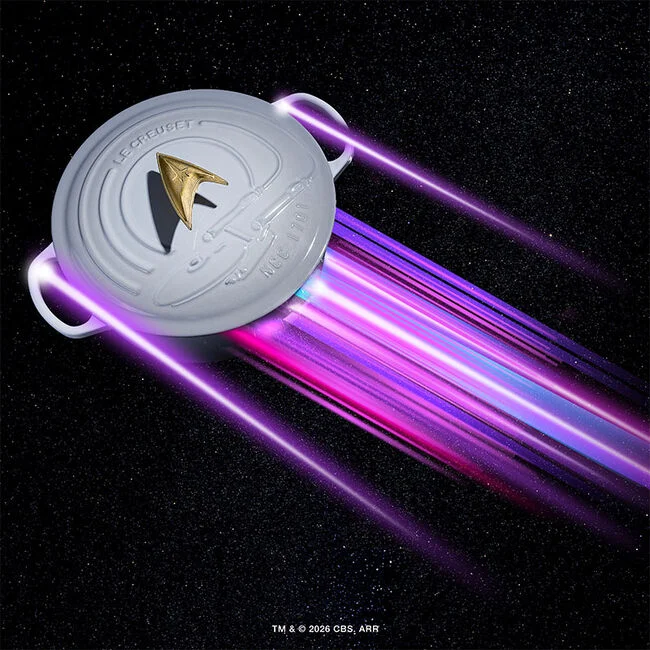 Enterprise Round Dutch Oven with Starfleet Delta Knob